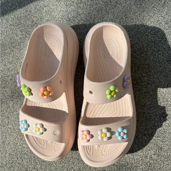 CROCS Crush Pink Sandals with Platform Sole and Floral Jibbitz - Picture 2 of 3